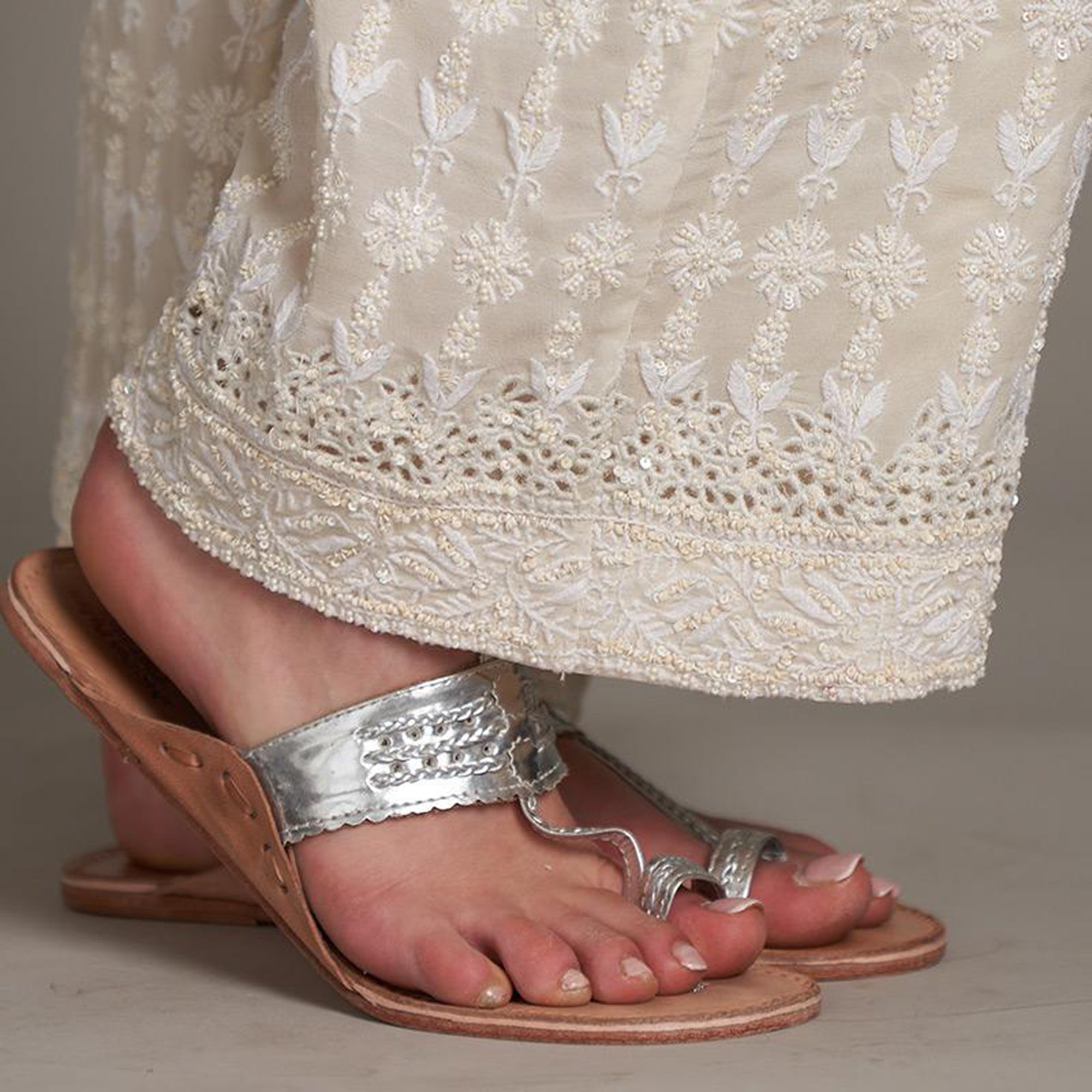 Arana Chikankari Pant