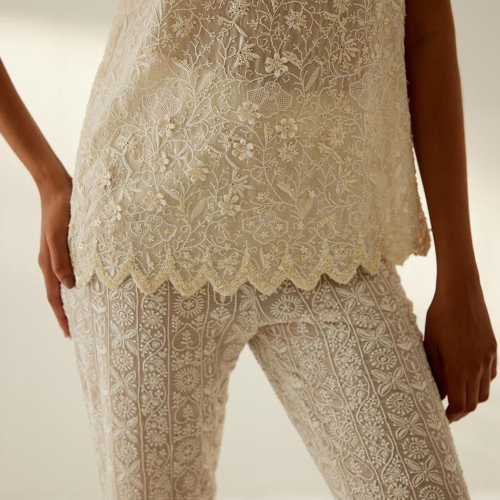 Naasima Chikankari Pant