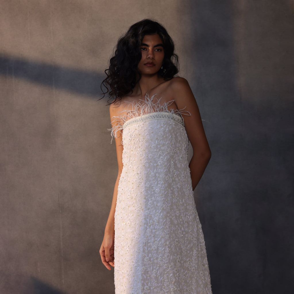 Celestial Waltz – Feather-Detailed Balloon Gown