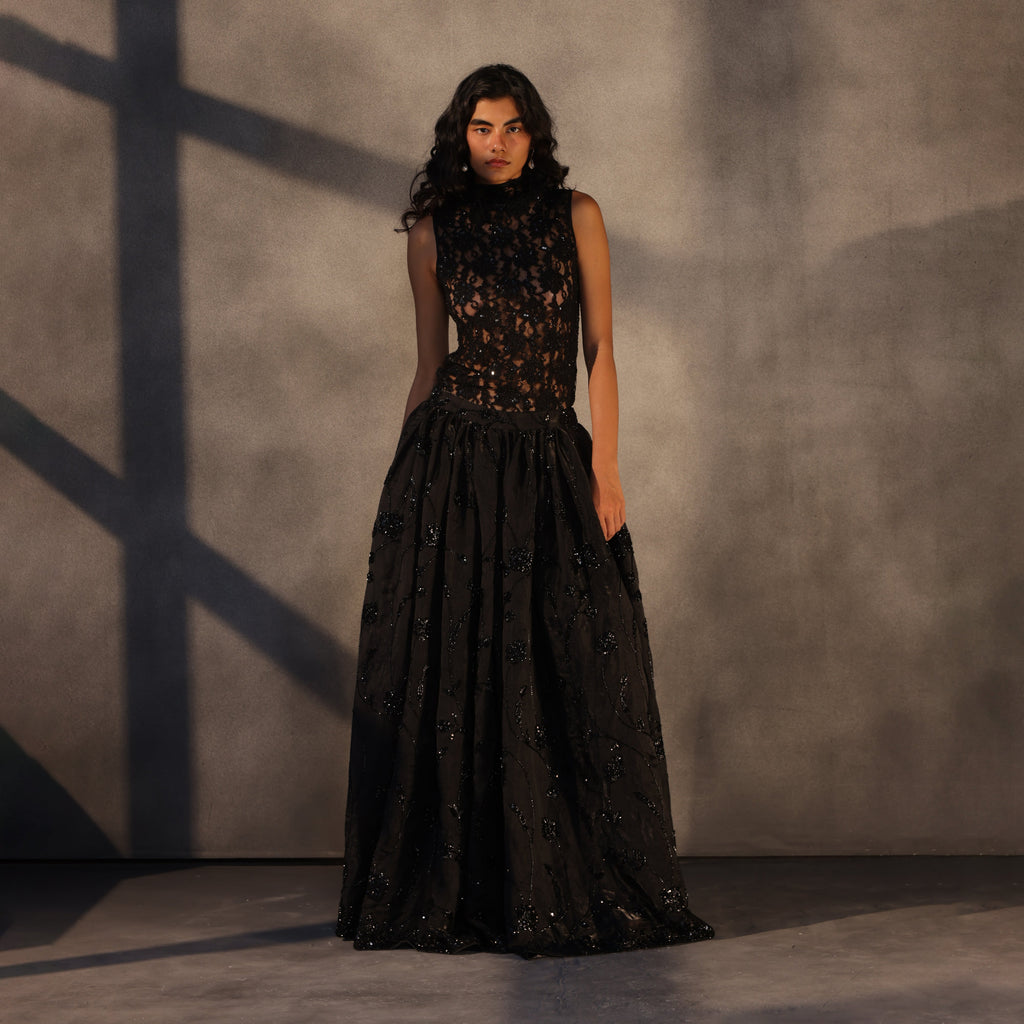 Nocturne Veil – Chantilly Lace Keyhole Top