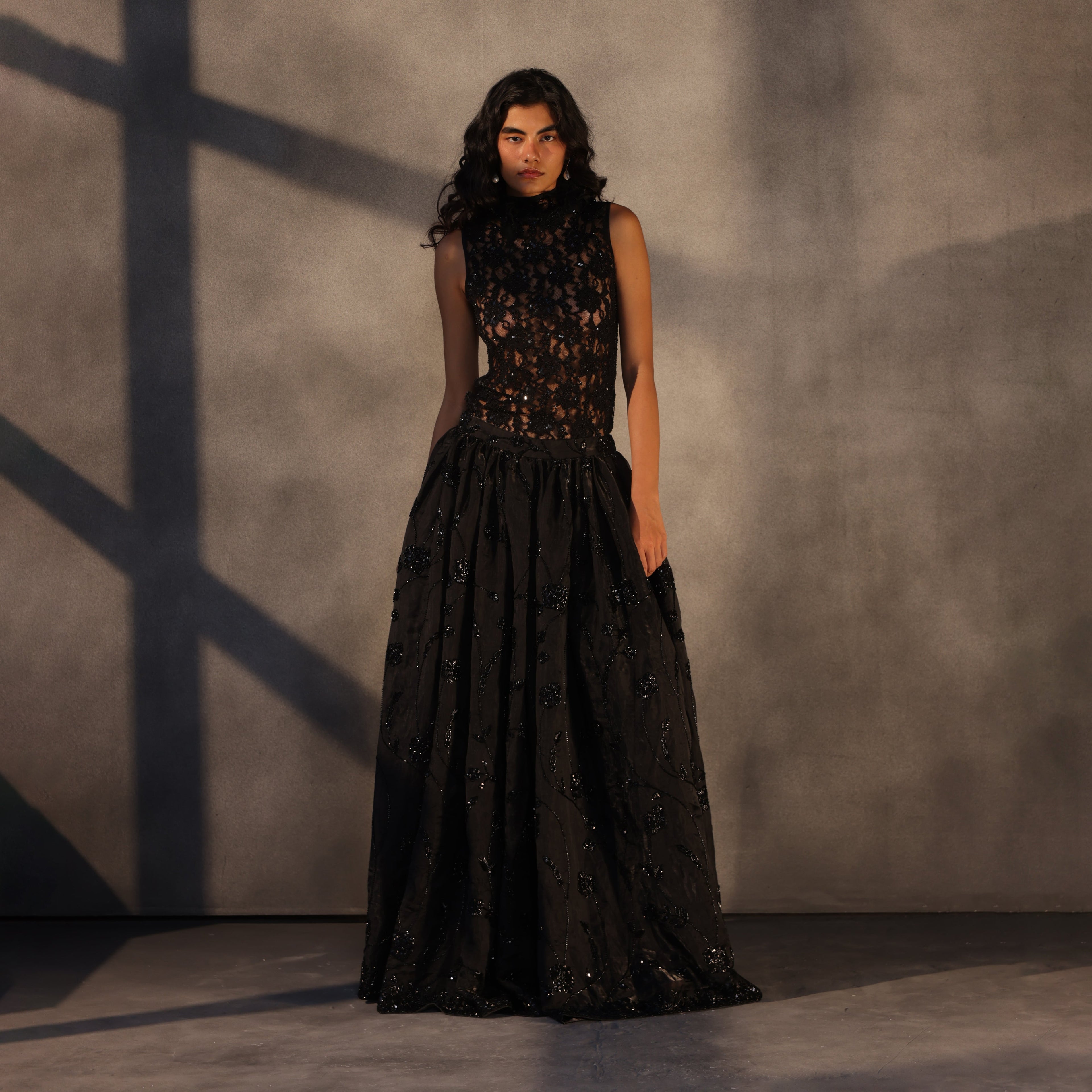 Nocturne Veil – Chantilly Lace Keyhole Top