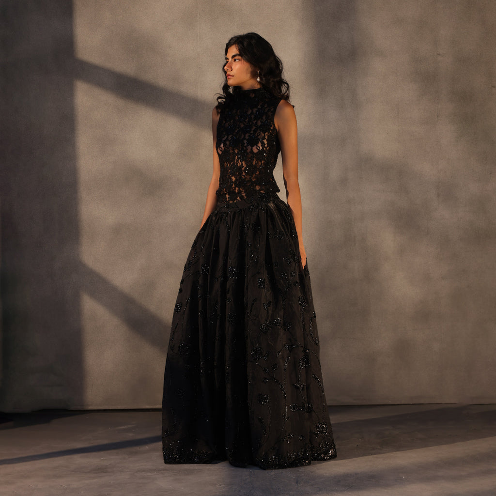 Nocturne Veil – Chantilly Lace Keyhole Top