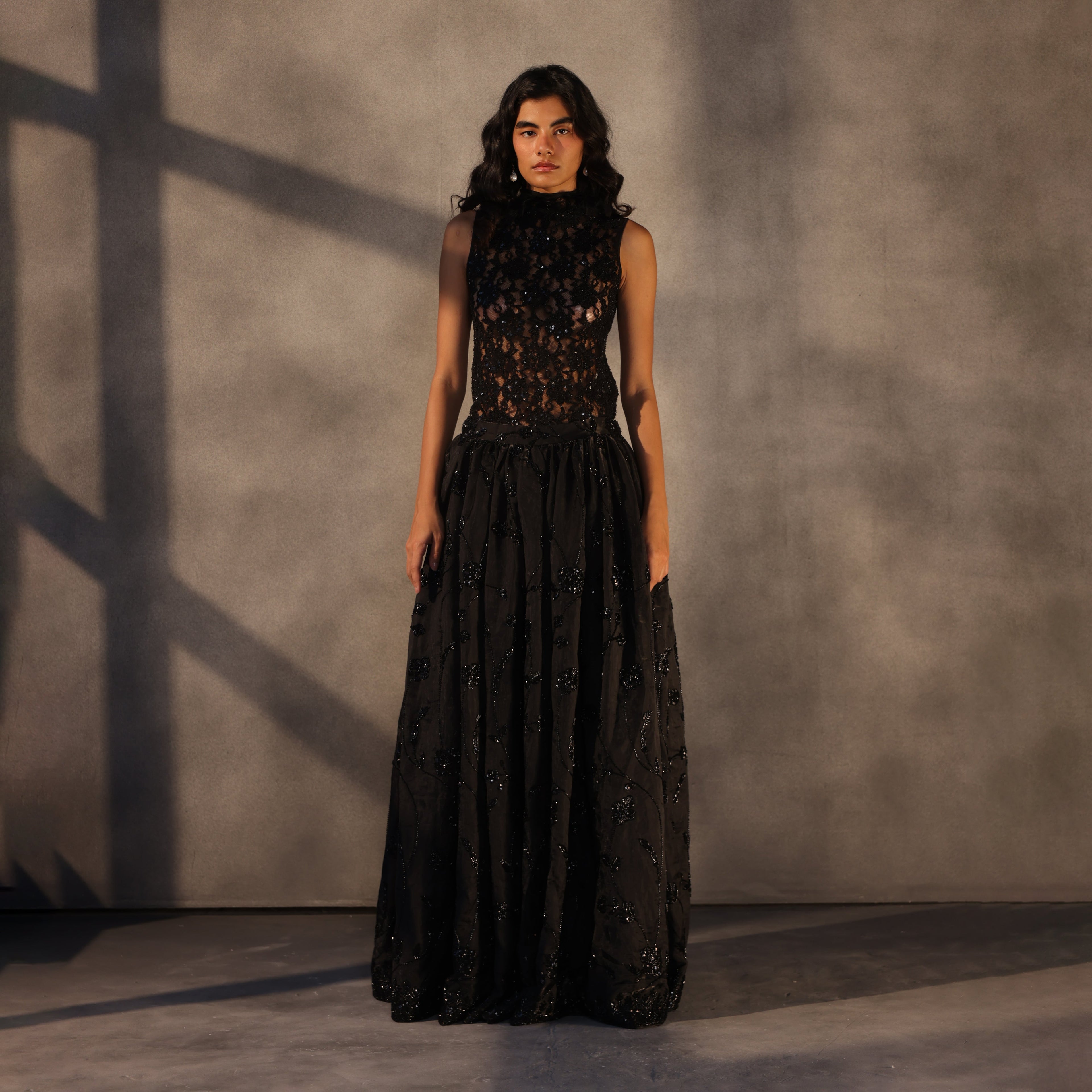 Nocturne Veil – Chantilly Lace Keyhole Top