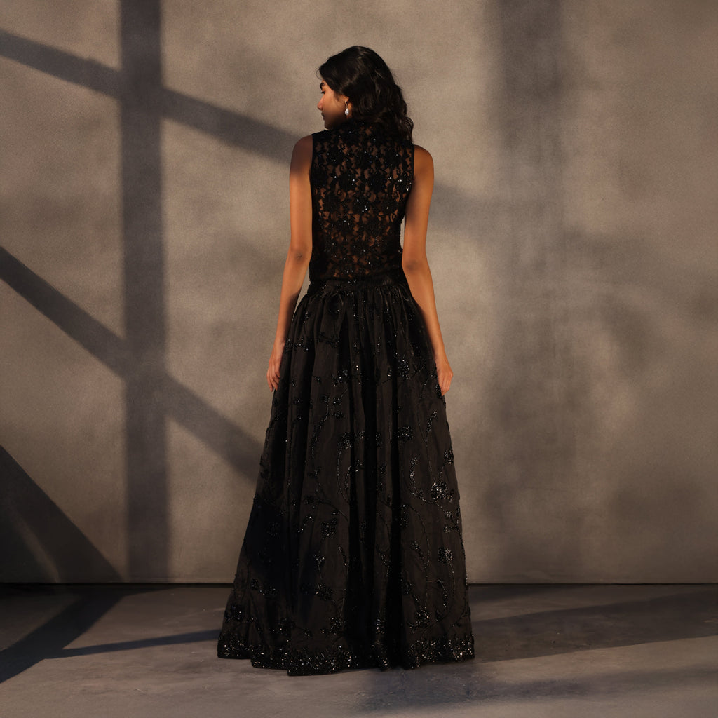 Nocturne Veil – Chantilly Lace Keyhole Top