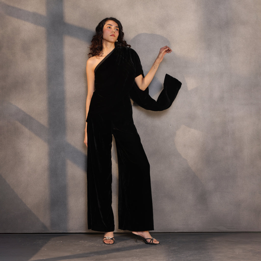Obsidian Veil – Velvet Jumpsuit