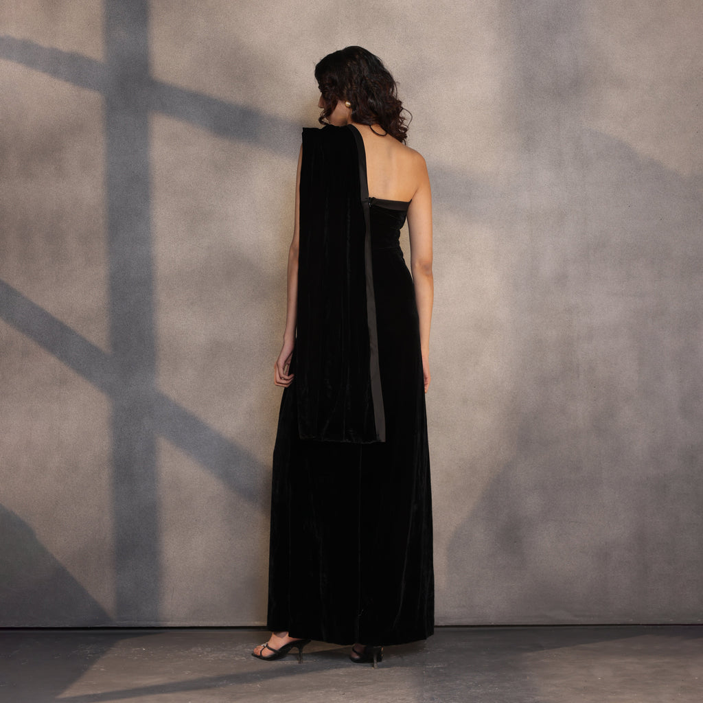 Obsidian Veil – Velvet Jumpsuit